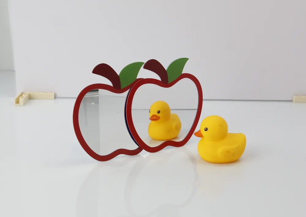 Apple-shaped Mirror