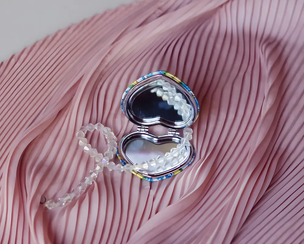 Heart-shaped double-sided pocket mirror