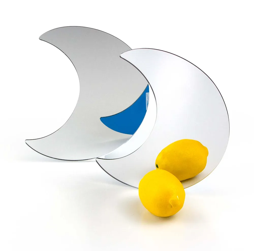 Moon-shaped mirror