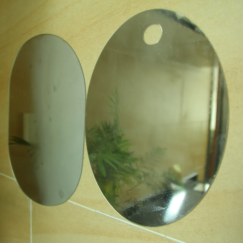 Anti-fog test of ordinary mirror (left) and anti-fog mirror (right) image 2