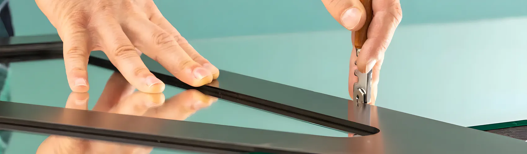 Cutting mirrors by hand