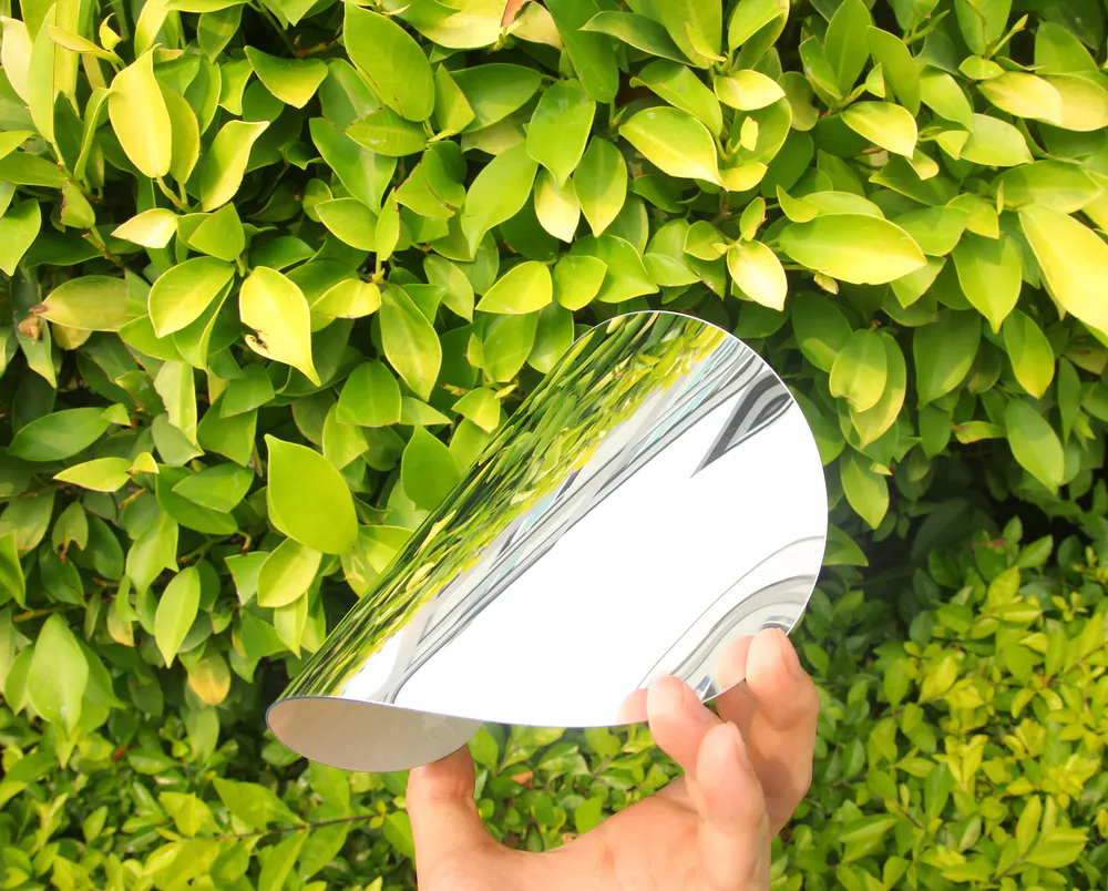 Grip both sides of the mirror tightly to test flexibility