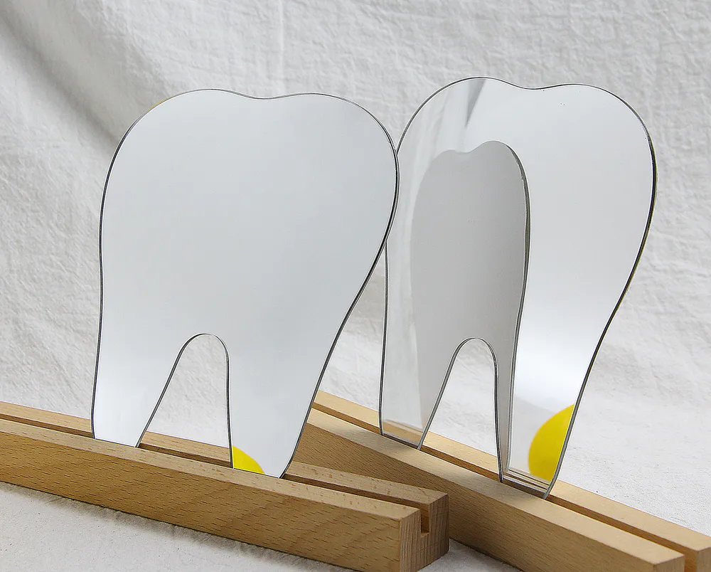 Two tooth-shaped mirrors