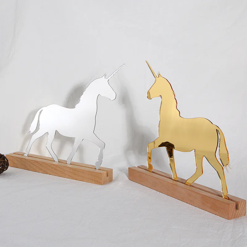 Horse-shaped acrylic mirrors, in silver and gold