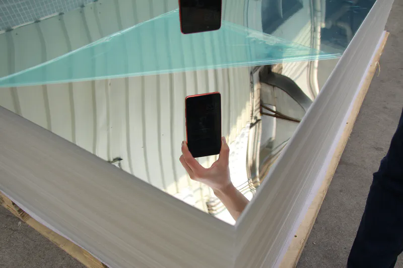 Large-size mirror panel reflection image test