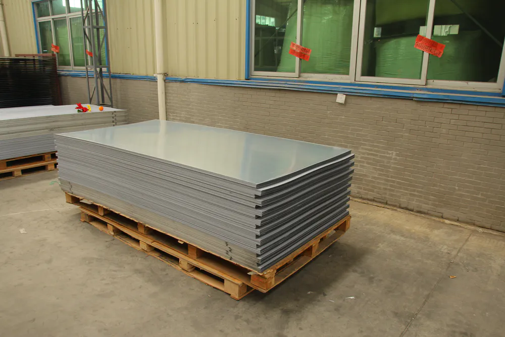 Standard acrylic large mirror sheets stacked on the pallet 1