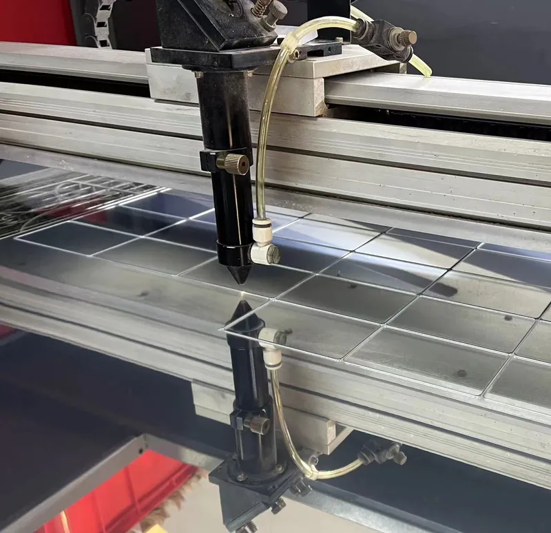 The laser cutting machine is cutting the mirror