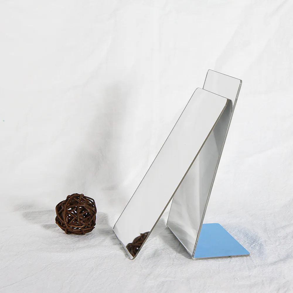 Two acrylic mirrors of different thicknesses