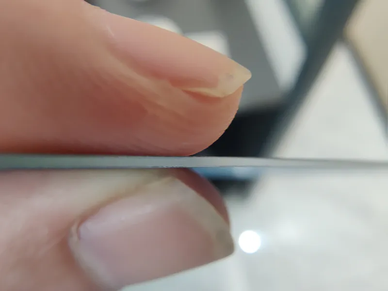0.75 mm acrylic mirror edge‑treatment close‑up photo