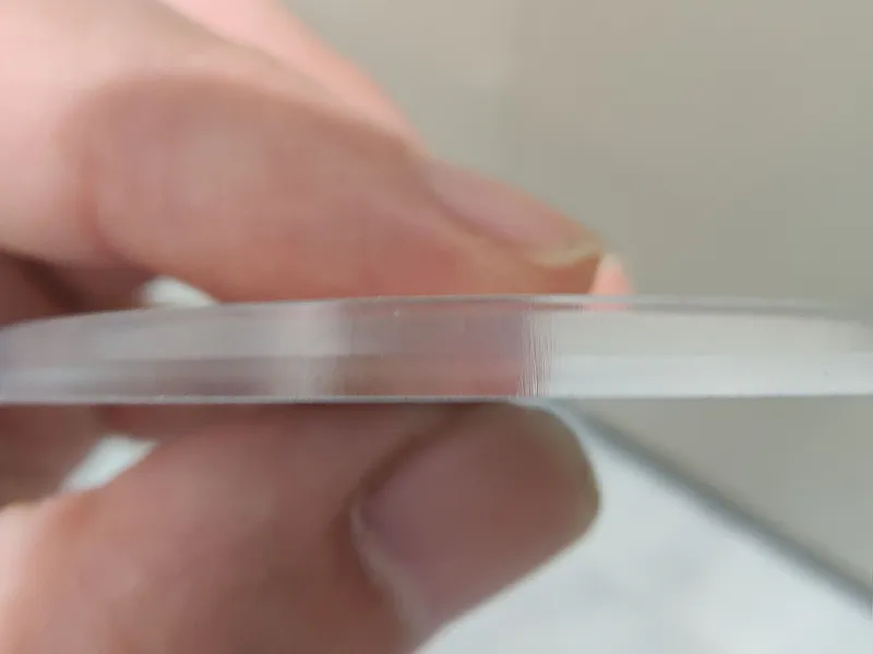 Close‑up photo of the edge finishing of a 3 mm acrylic mirror