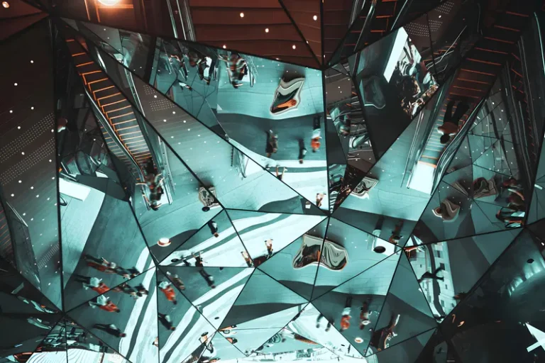 Ceiling made of irregular acrylic mirror panels