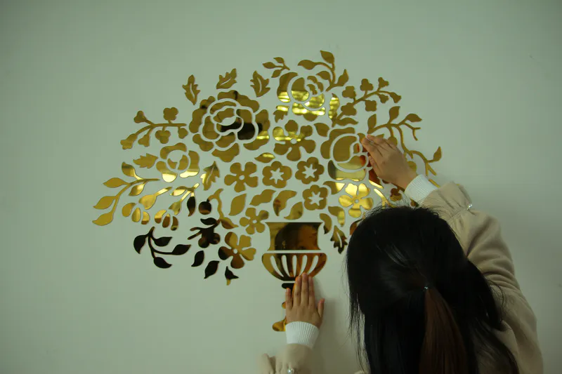 Irregularly shaped acrylic mirror wall decals