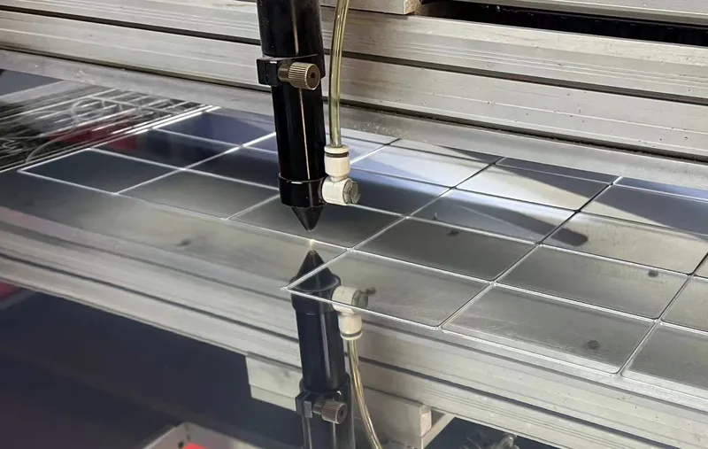 The laser cutting machine is cutting the mirror