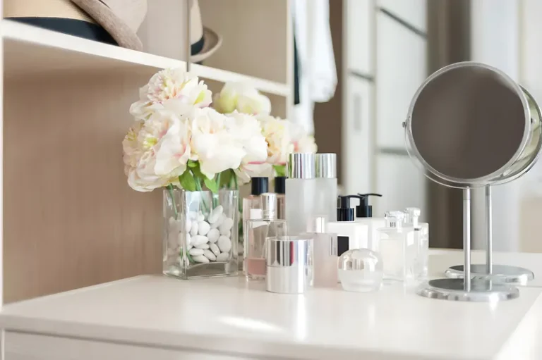 Acrylic mirror products on the dressing table