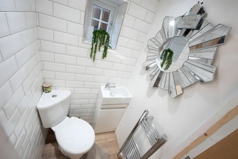 Sun-shaped decorative mirror