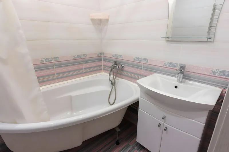 Small-sized acrylic mirror for the bathroom