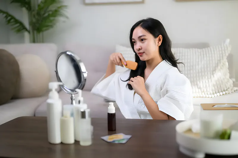 Portable dressing mirror