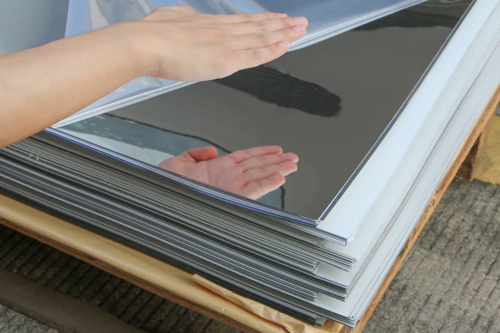 Large mirror sheet made of PS material