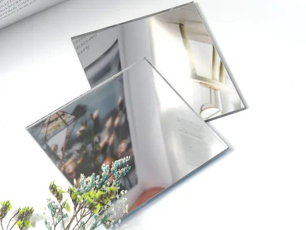 Small-sized mirror sheet made of PMMA material